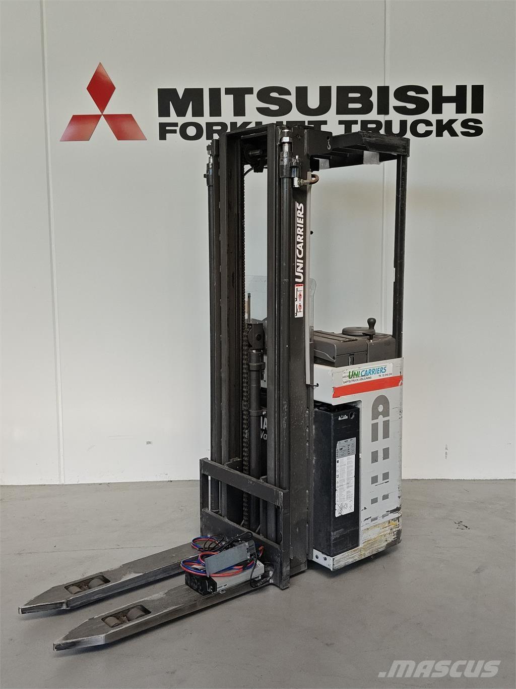 Atlet AJN160 Самоходные электроштабелёры