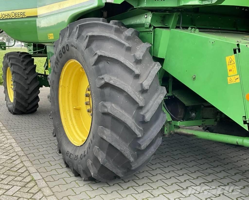 John Deere T 560 Зерноуборочные комбайны