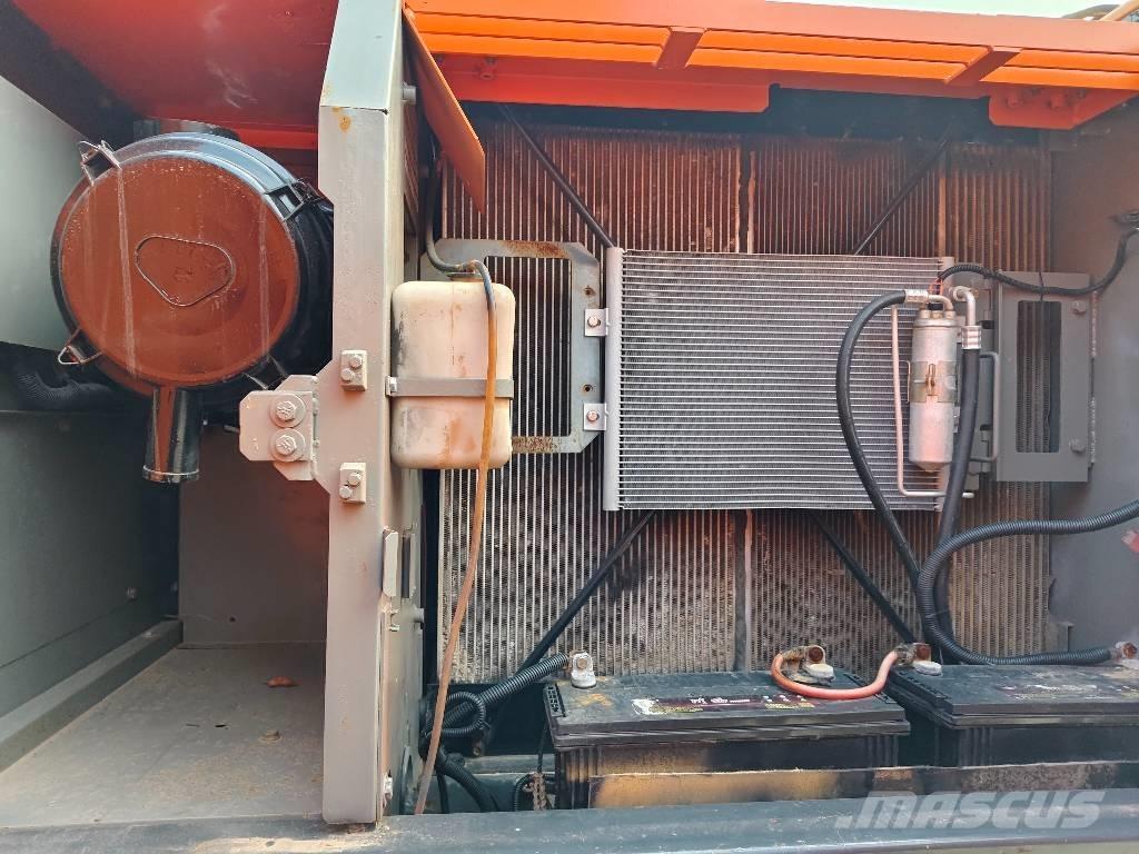 Hitachi ZX 210 Гусеничные экскаваторы