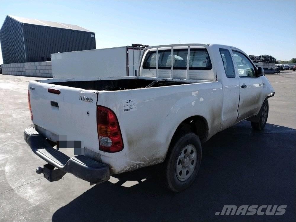 Toyota Hilux 4 Бортовые фургоны