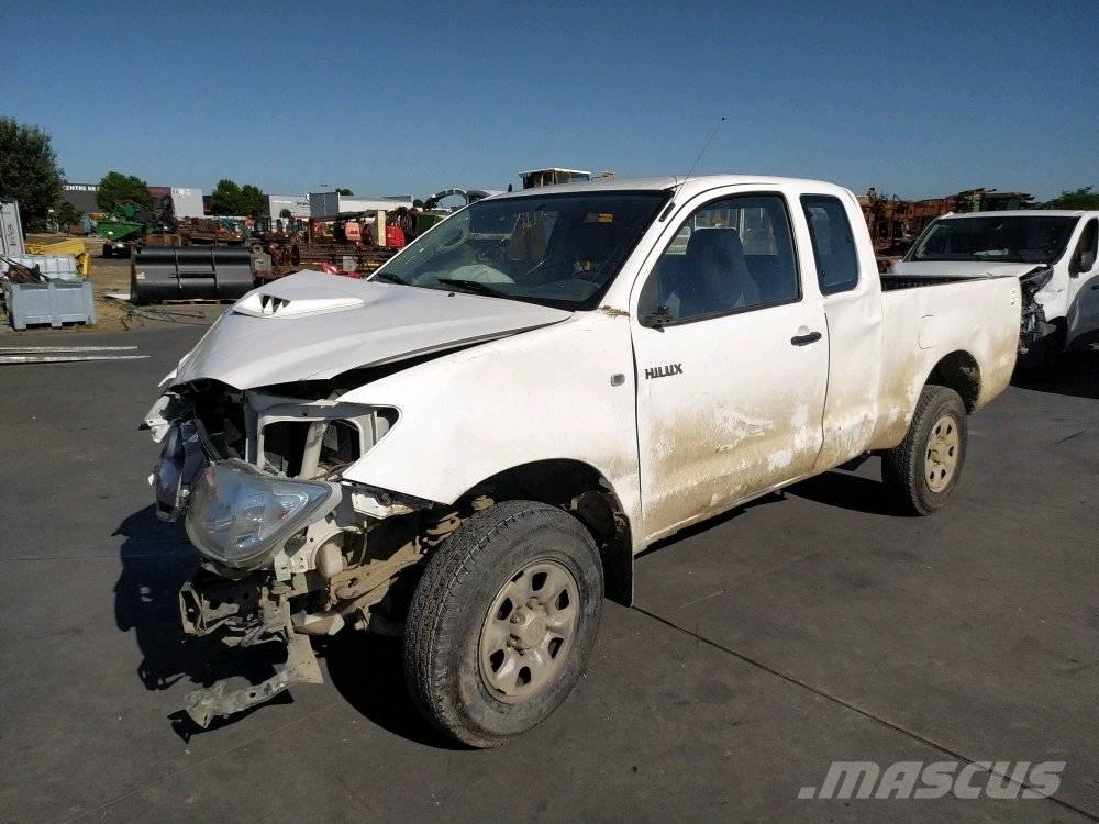 Toyota Hilux 4 Бортовые фургоны