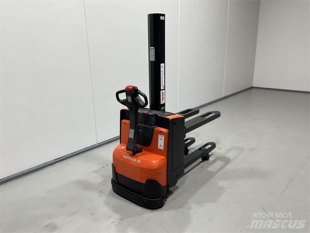 BT SWE080L Самоходные электроштабелёры