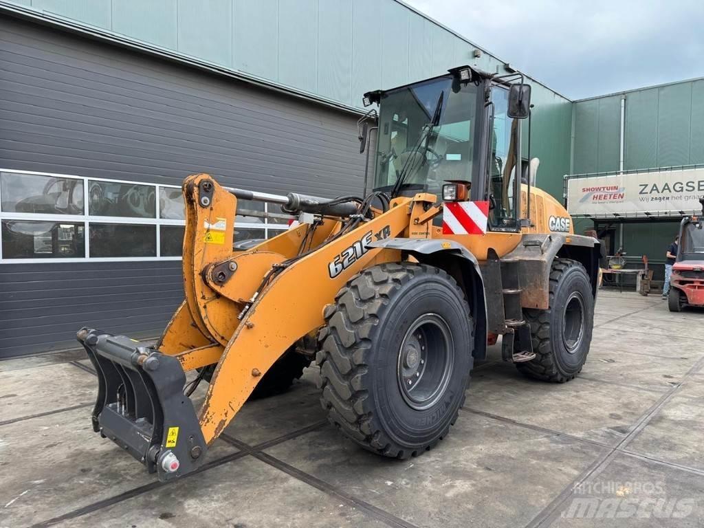 CASE 621F XR Фронтальные погрузчики