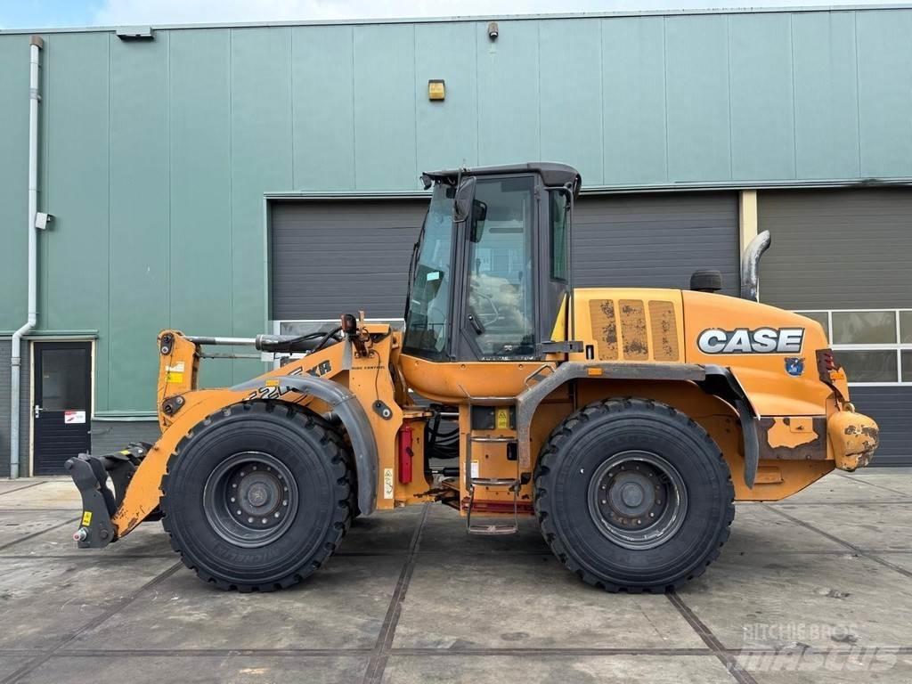 CASE 621F XR Фронтальные погрузчики