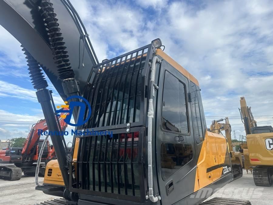 Hyundai R220LC-9S Гусеничные экскаваторы