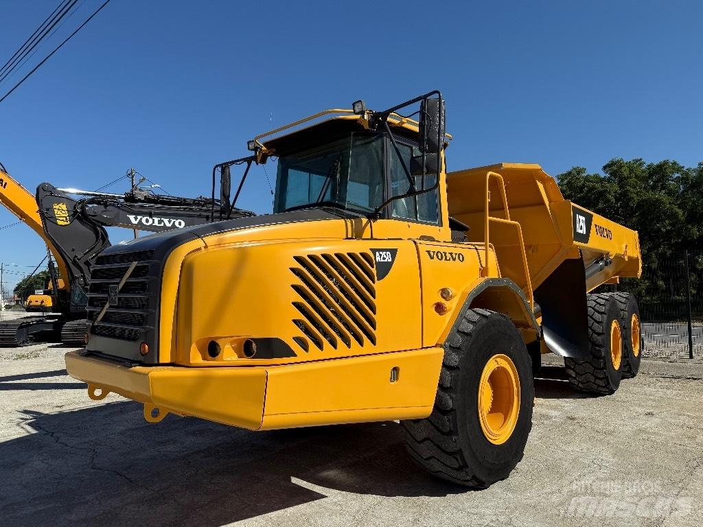 Volvo A25D Шарнирно-сочленённые самосвалы