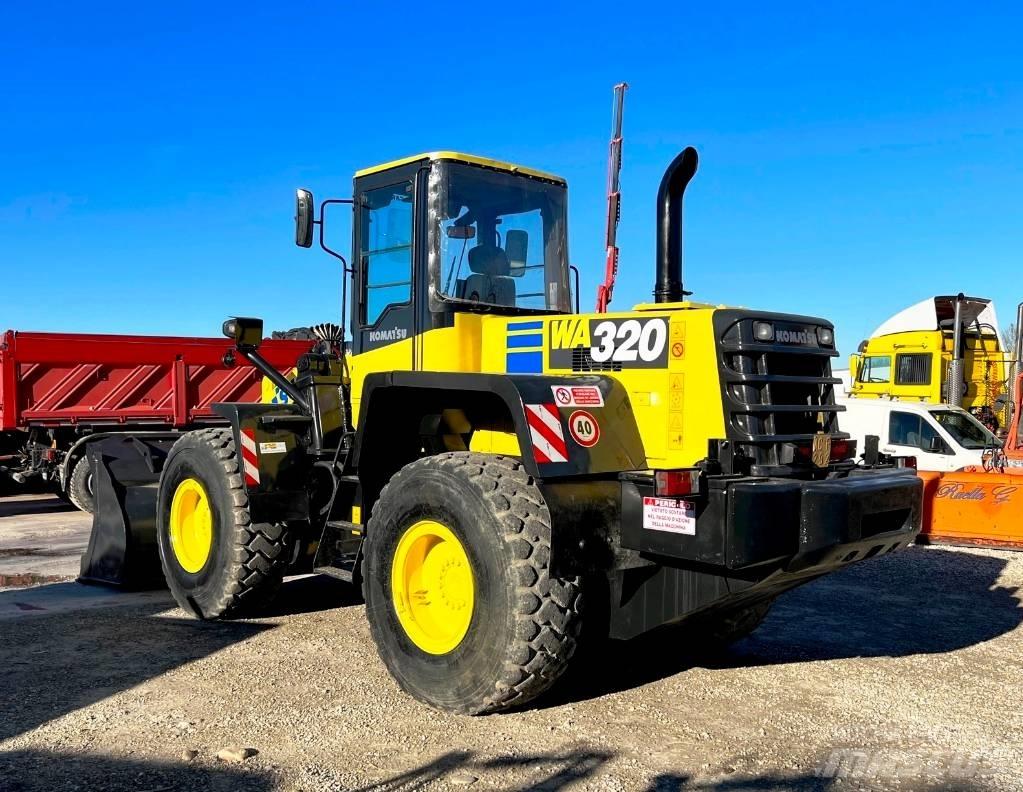 Komatsu WA 320 Фронтальные погрузчики