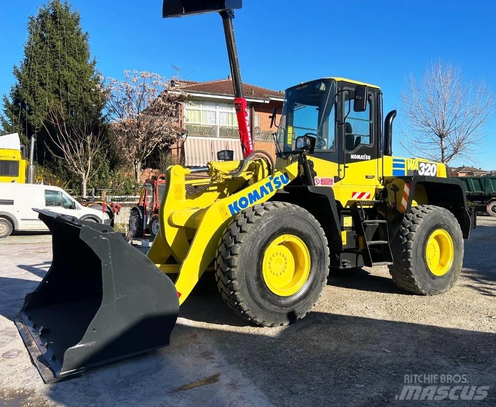 Komatsu WA 320 Фронтальные погрузчики