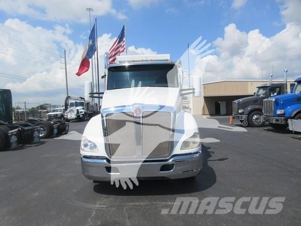Kenworth T680 Грузовики-Самосвалы