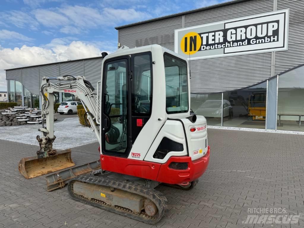 Takeuchi TB 225 V3 Мини-экскаваторы