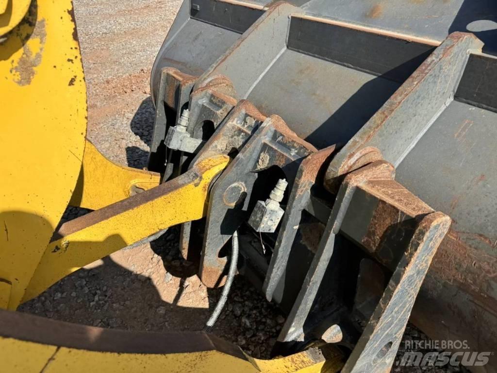 Komatsu WA 320 Фронтальные погрузчики