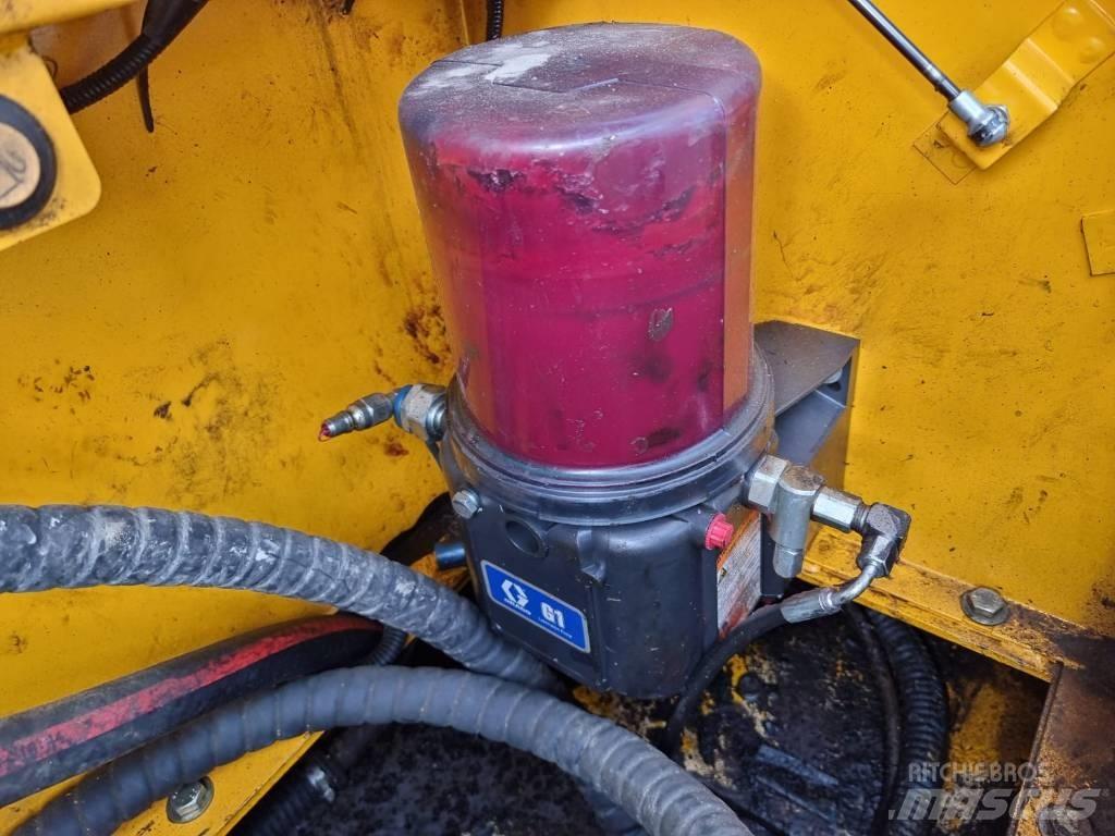 JCB JS 330 NC Гусеничные экскаваторы