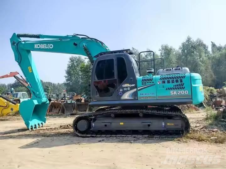 Kobelco SK200-8 Гусеничные экскаваторы