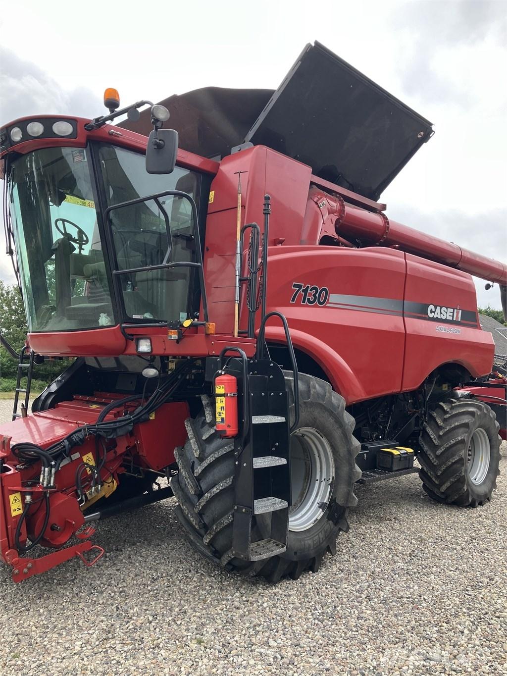 CASE Axial Flow 7130 Зерноуборочные комбайны