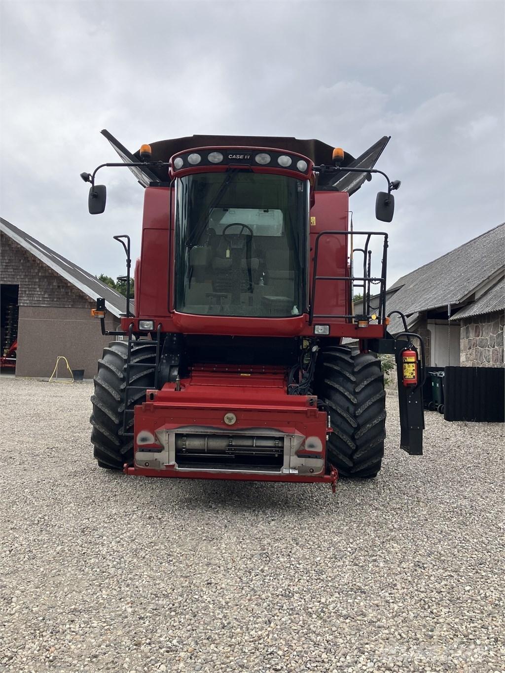 CASE Axial Flow 7130 Зерноуборочные комбайны