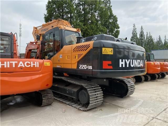 Hyundai Robex 220 LC Гусеничные экскаваторы
