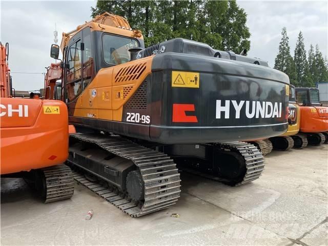 Hyundai Robex 220 LC Гусеничные экскаваторы