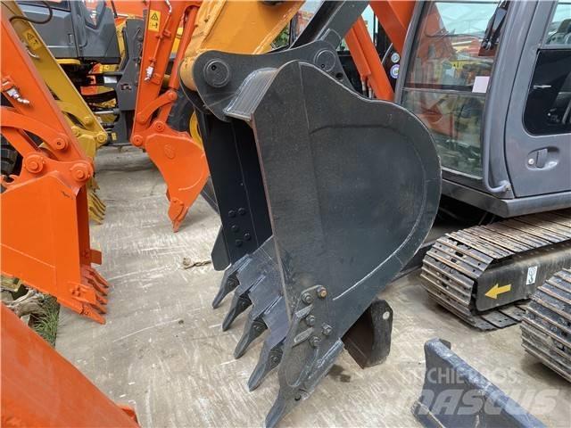 Hyundai Robex 220 LC Гусеничные экскаваторы