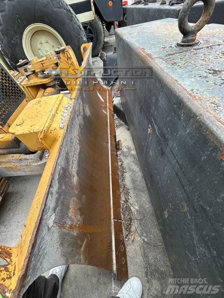 CAT D 3 C III Гусеничные бульдозеры
