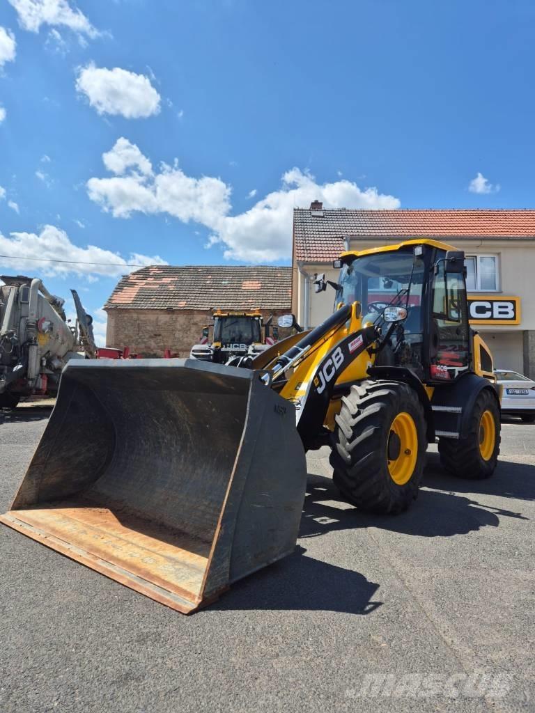 JCB 409 Agri Сельскохозяйственные телескопические погрузчики