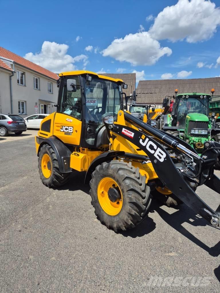 JCB 409 Agri Сельскохозяйственные телескопические погрузчики