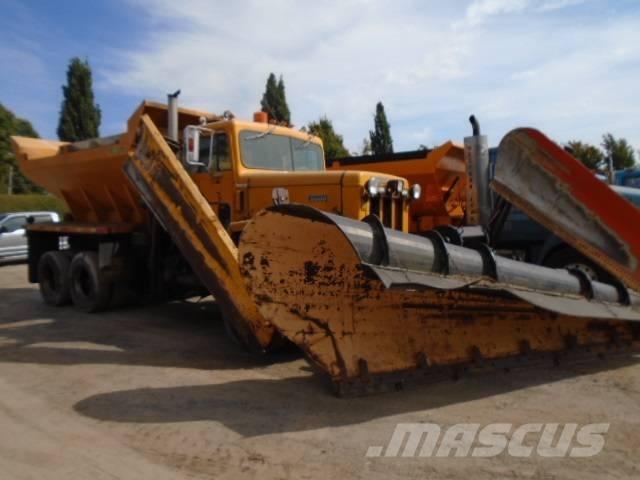 International 5070 Снежные отвалы и плуги