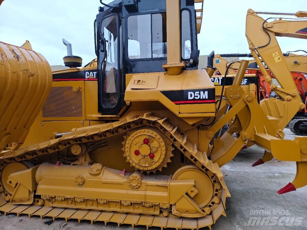 CAT D 5 M Гусеничные бульдозеры