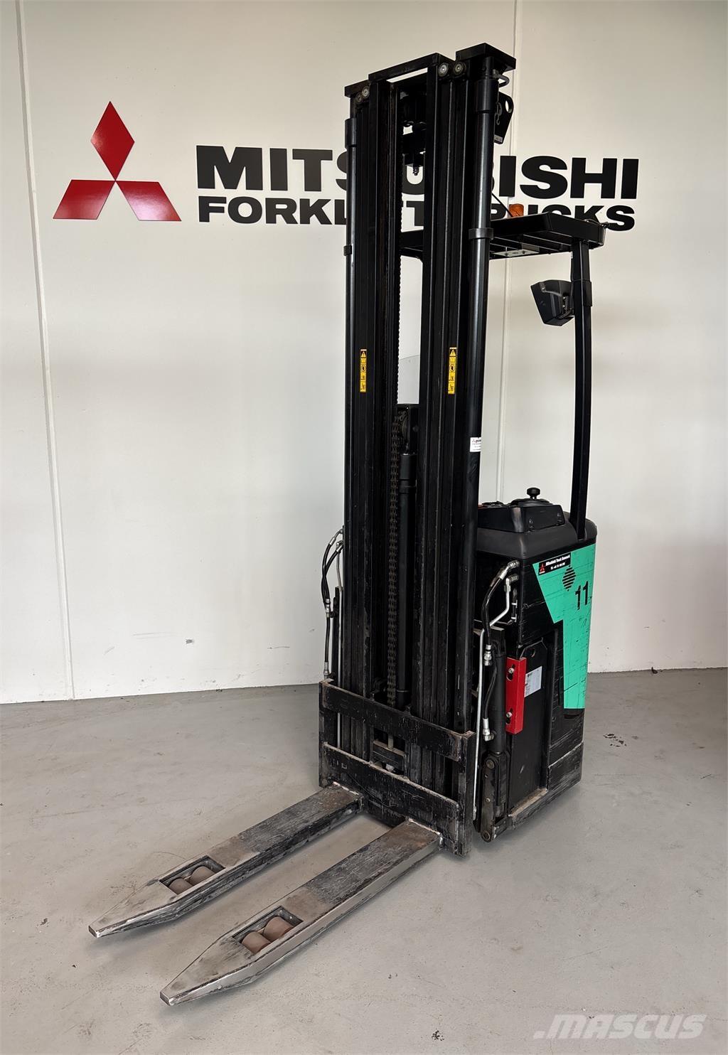 Mitsubishi SBR16N Самоходные электроштабелёры