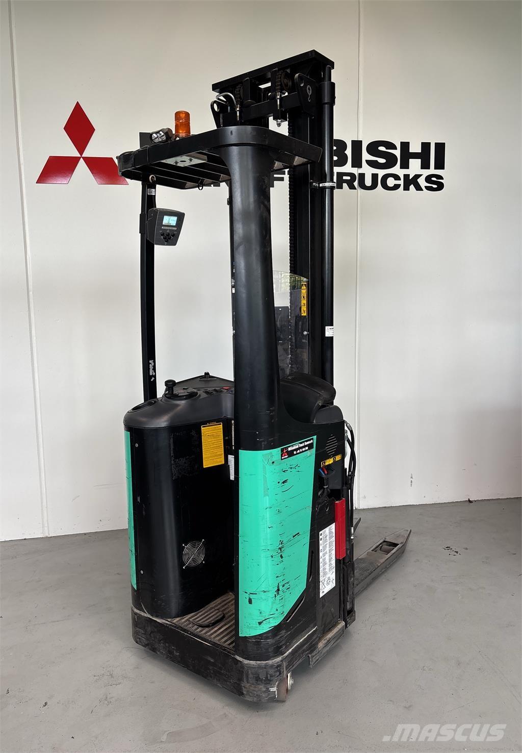 Mitsubishi SBR16N Самоходные электроштабелёры