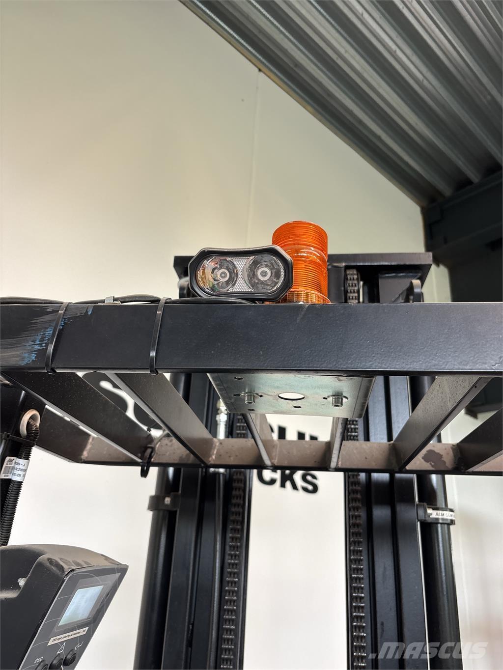 Mitsubishi SBR16N Самоходные электроштабелёры