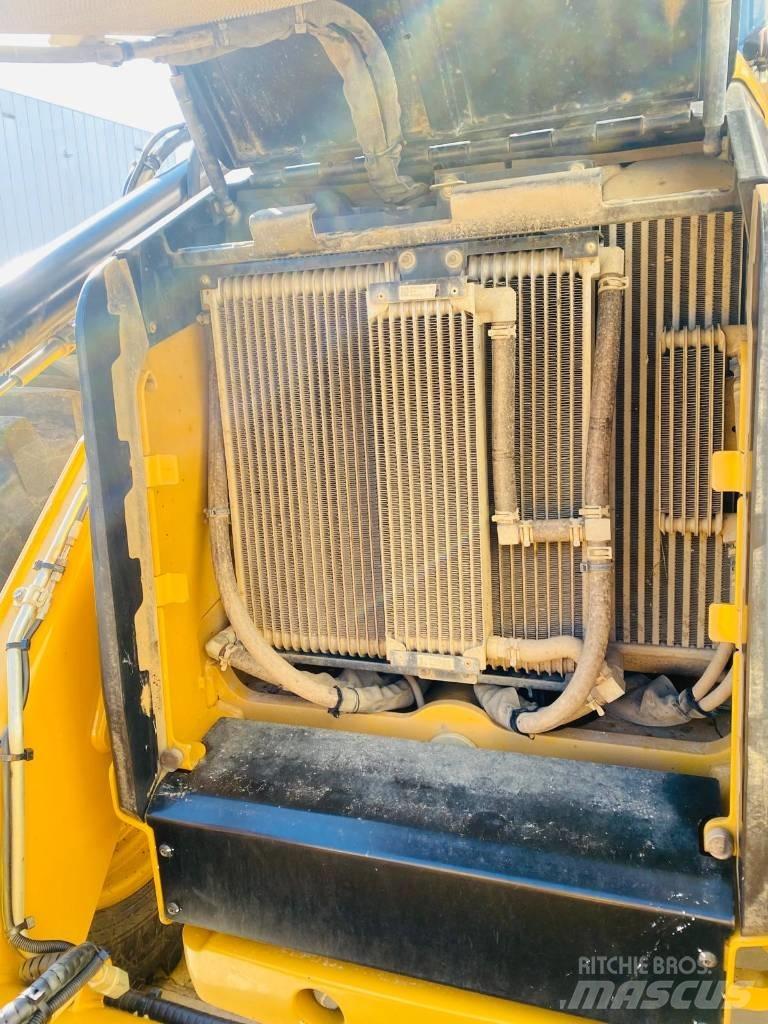 CAT 444  4x4 Экскаваторы-погрузчики