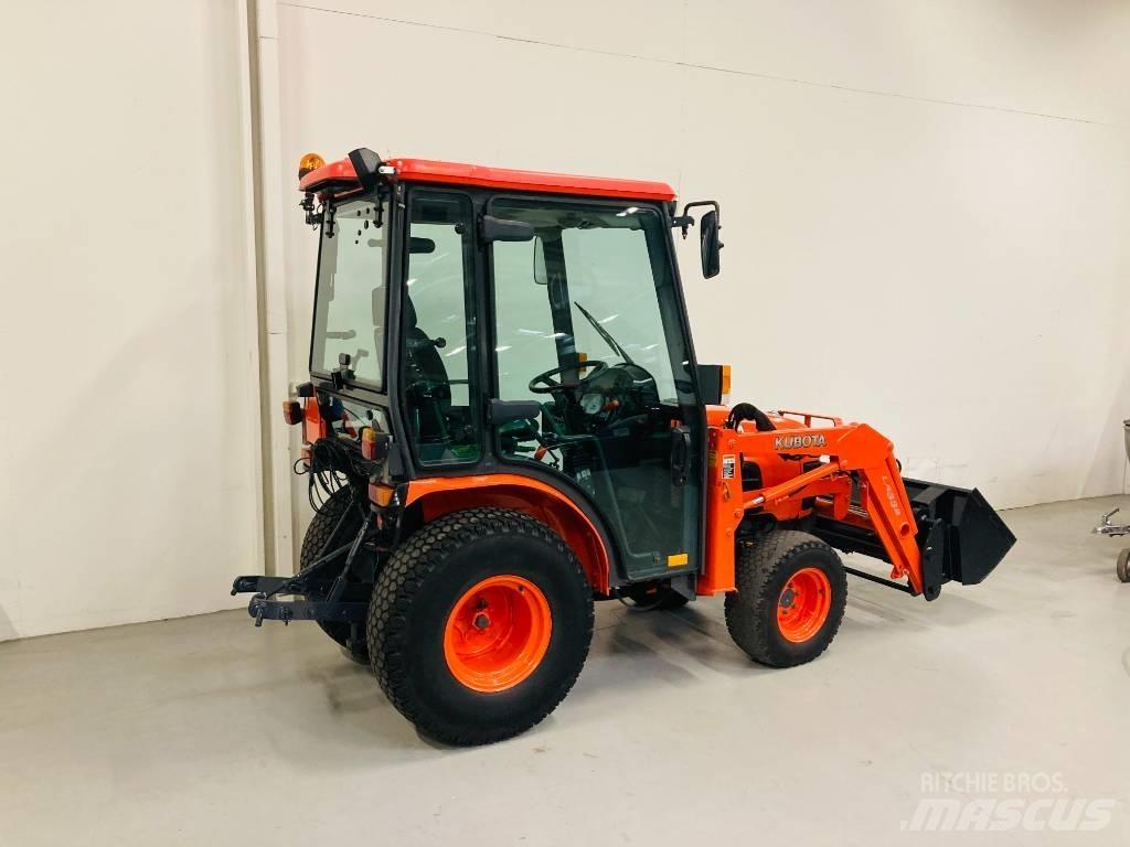 Kubota B2530 Коммунальные тракторы