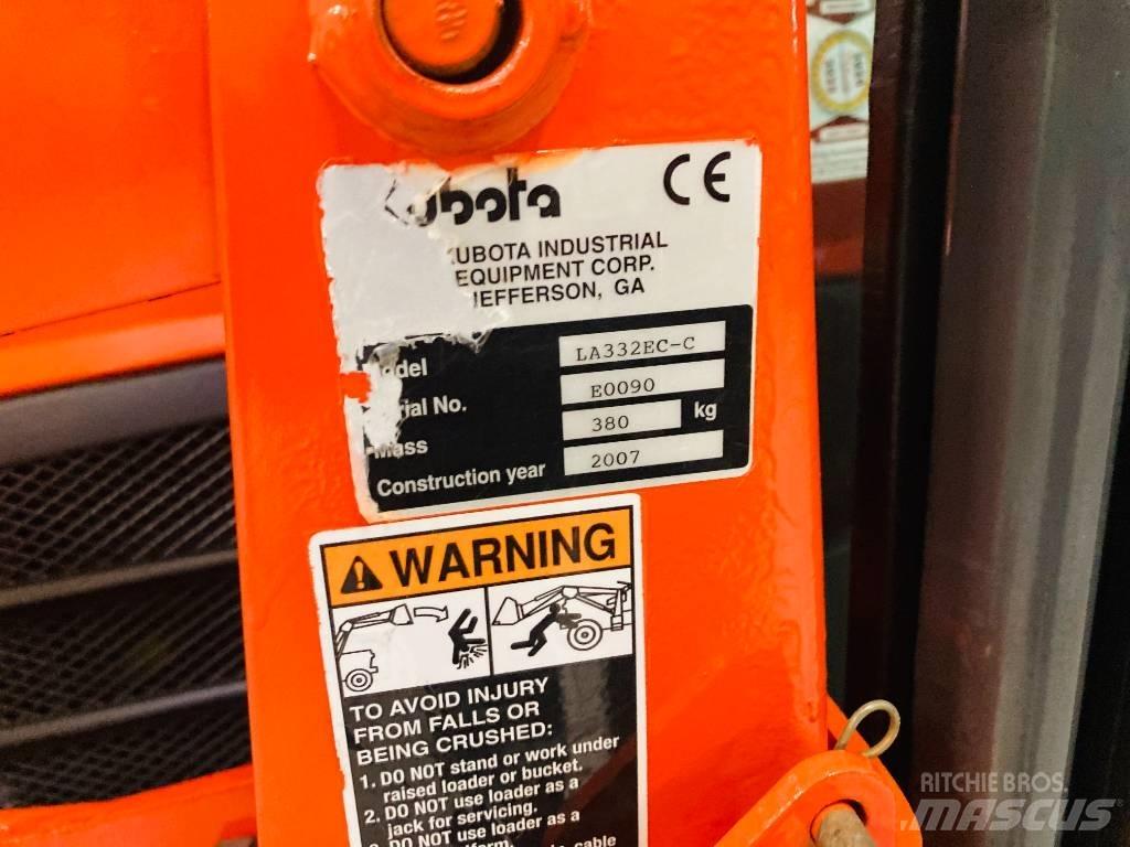 Kubota B2530 Коммунальные тракторы