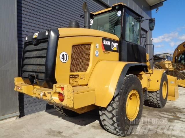 CAT 926M Фронтальные погрузчики