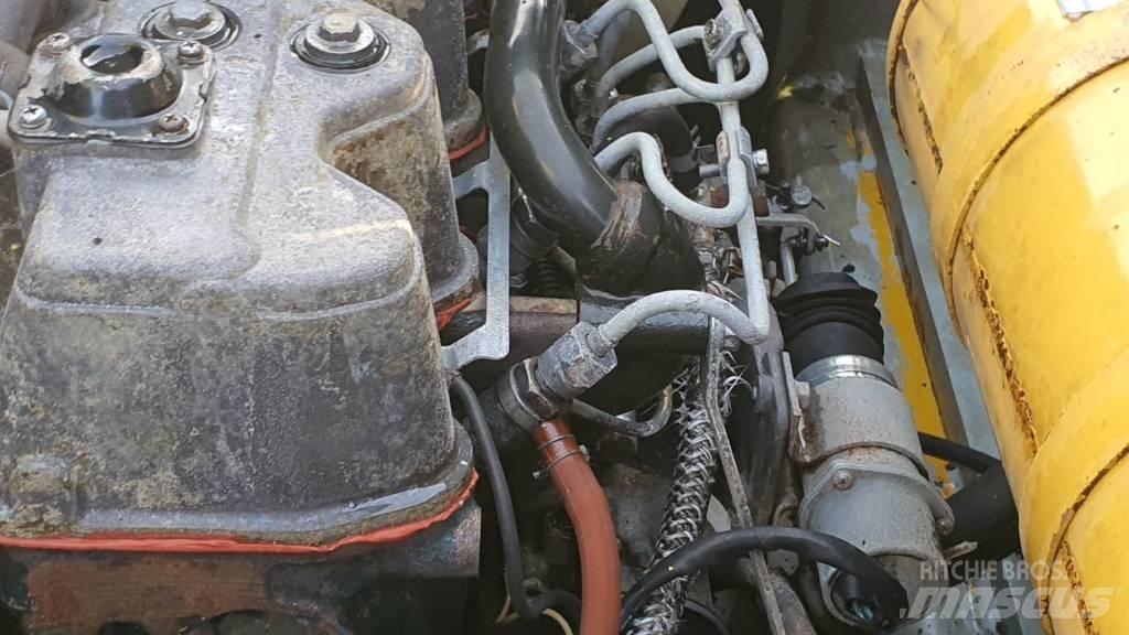 Sakai TS 160 Пневматические катки