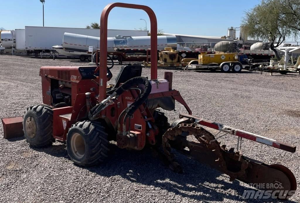 Ditch Witch 3700 DD Траншеекопатели