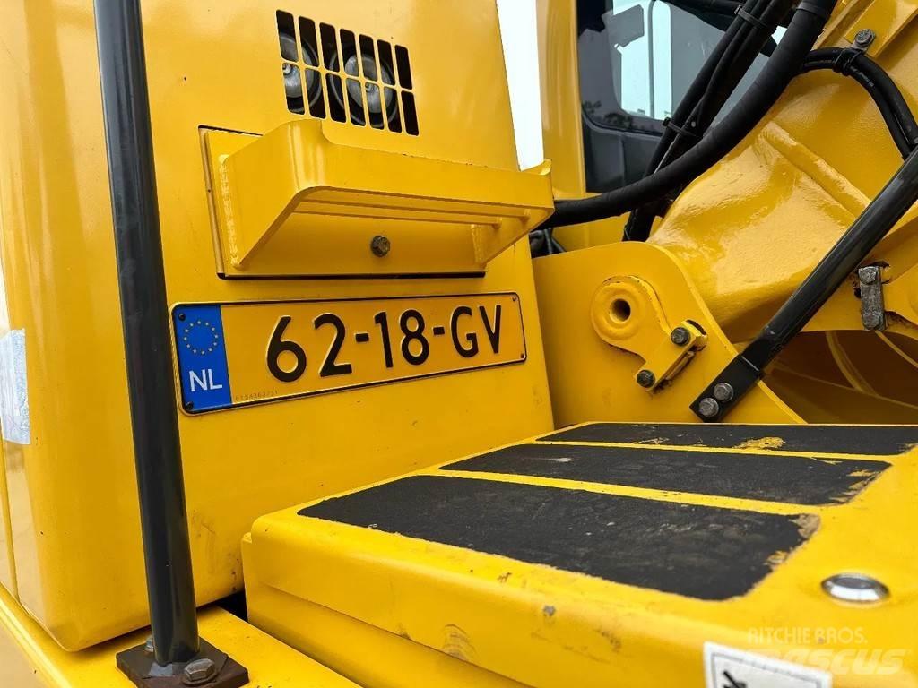 Komatsu PW160-8 Колёсные экскаваторы