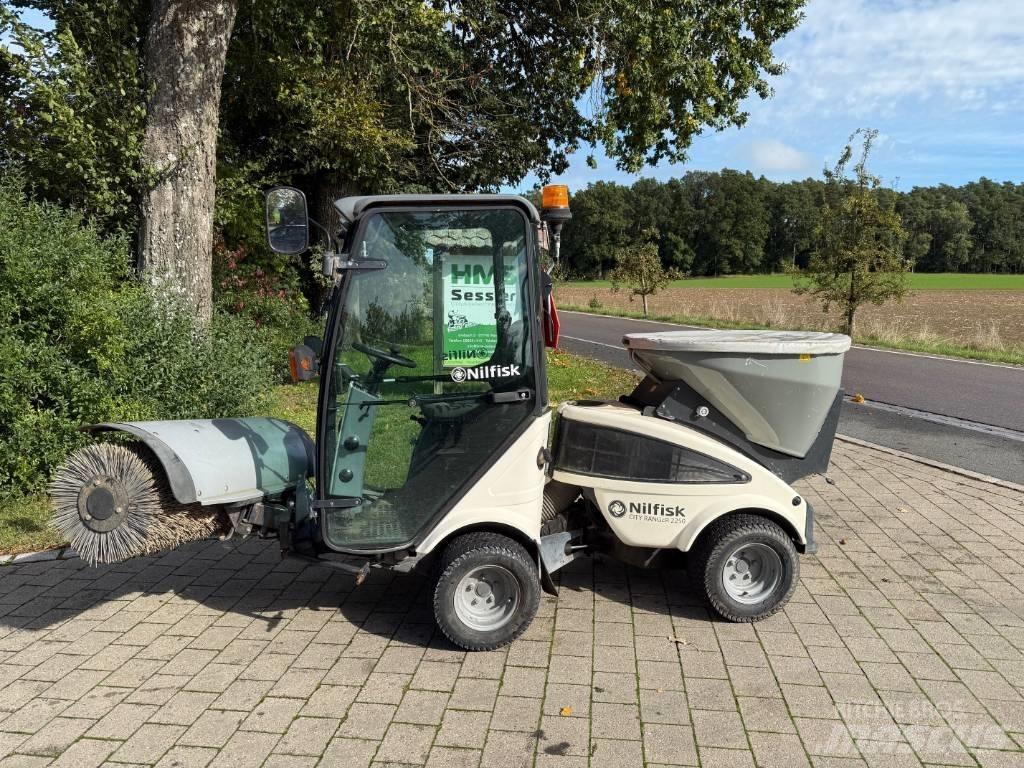 Egholm 2250 Коммунальные мини-погрузчики