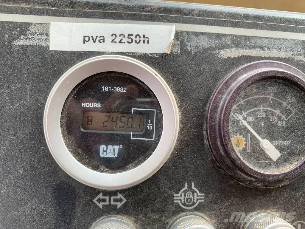 CAT PS 300 B Пневматические катки