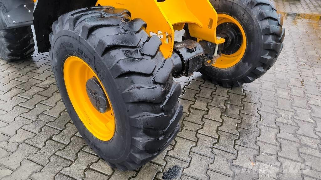 JCB 406 Фронтальные погрузчики