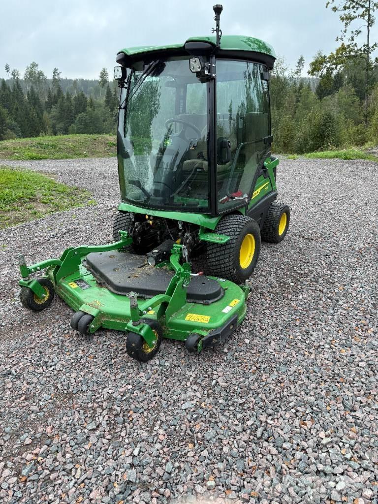 John Deere 1585 Самоходные газонокосилки