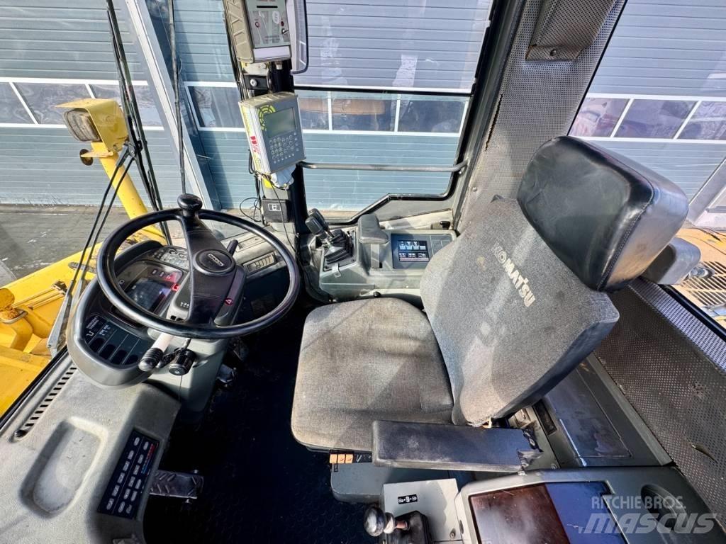 Komatsu WA 470-3H Фронтальные погрузчики