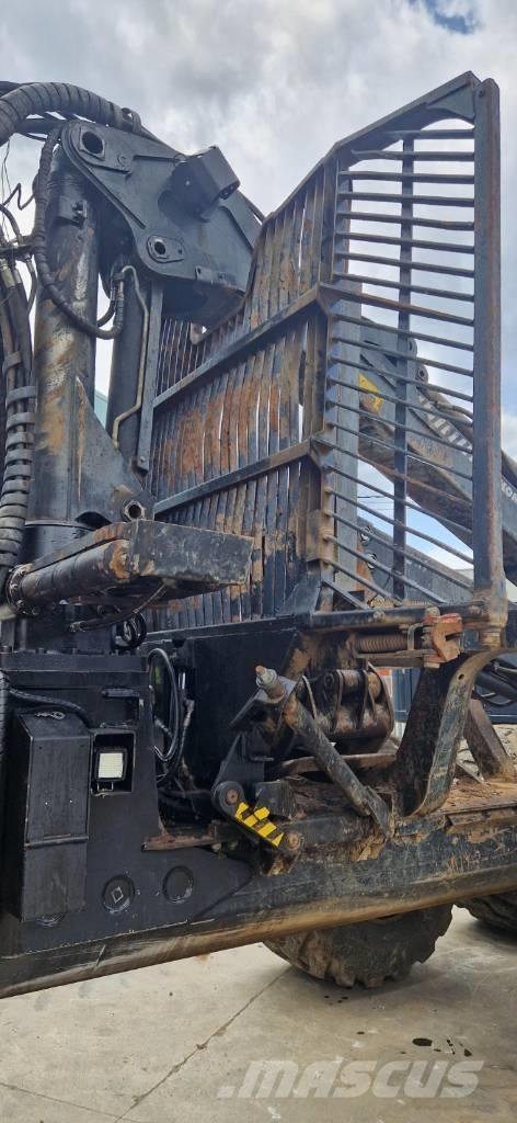 Komatsu 895 Форвардеры