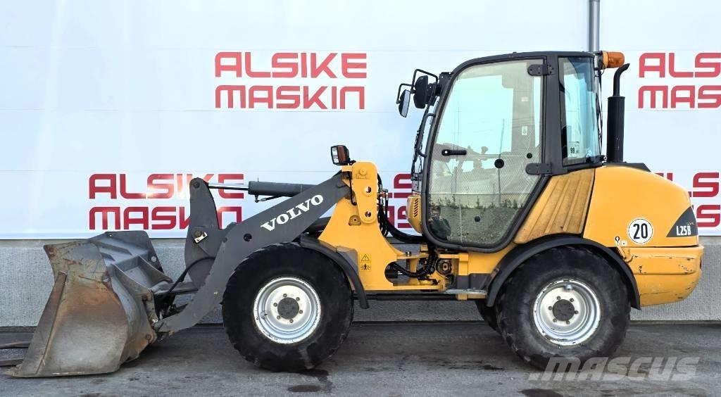 Volvo L 25 B Фронтальные погрузчики