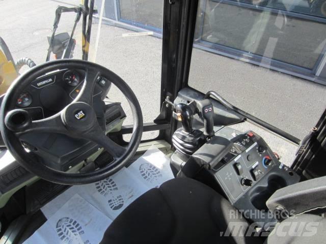 CAT 906 Фронтальные погрузчики
