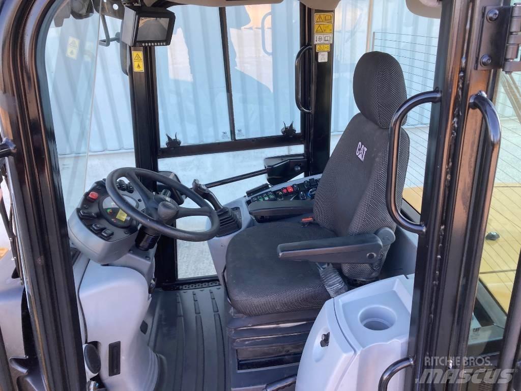CAT 910 Фронтальные погрузчики