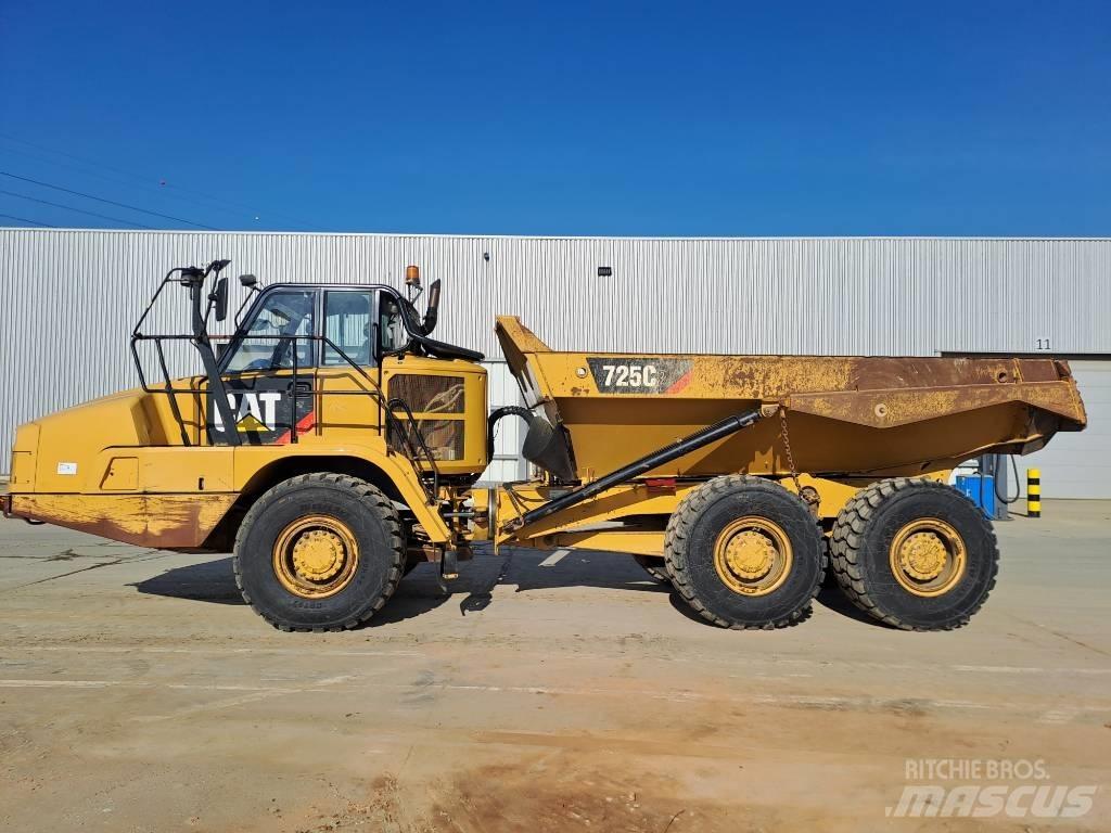CAT 725C2 Шарнирно-сочленённые самосвалы