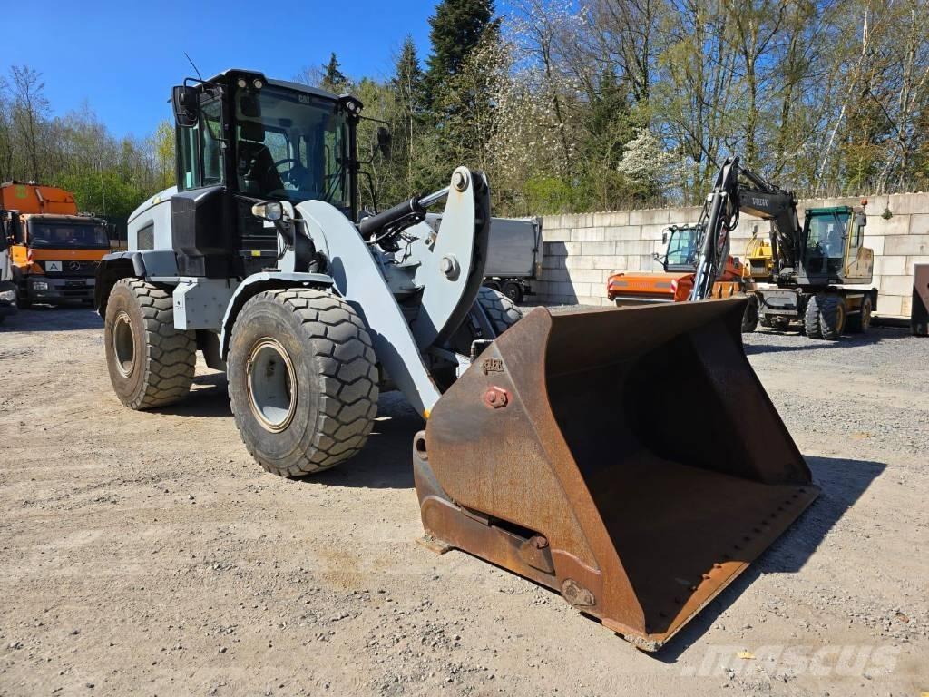 CAT 926M Фронтальные погрузчики