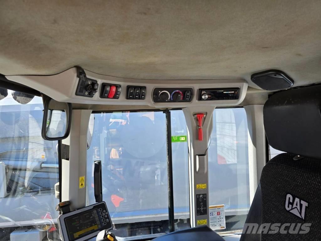 CAT 926M Фронтальные погрузчики
