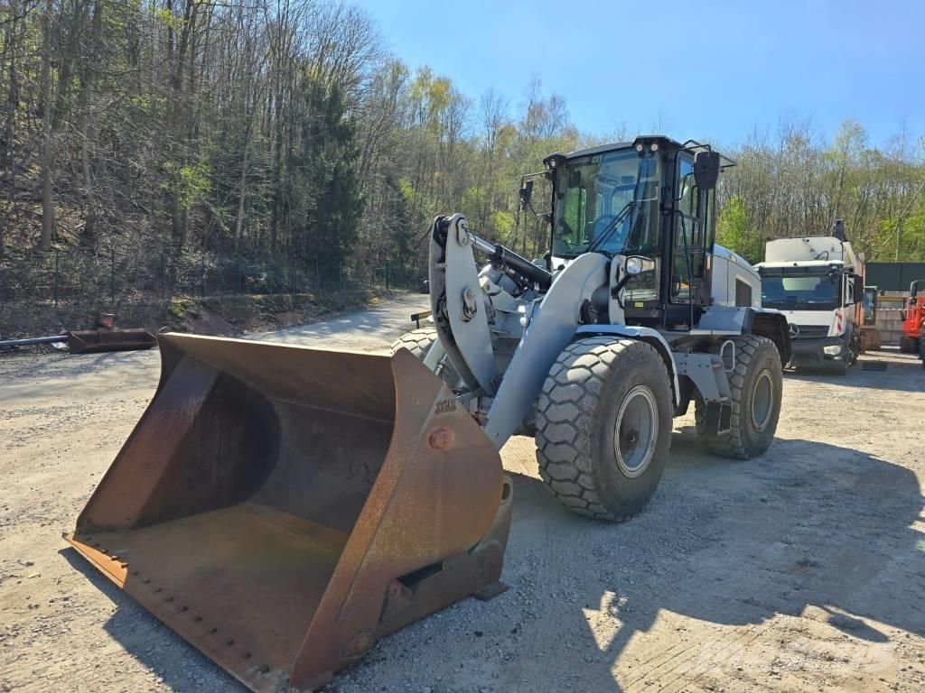 CAT 926M Фронтальные погрузчики